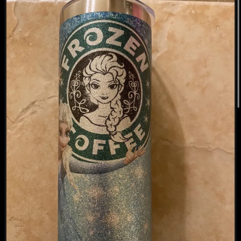 Glitter tumbler 20 oz Frozen ice coffee Custom Made. ￼